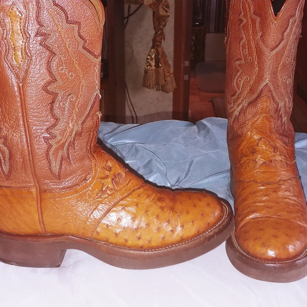 Women's size 6b Lucchese boots